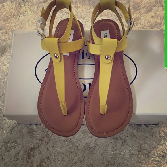 Women sandals flat Steve Madden yellow nubuck - Picture 1 of 5